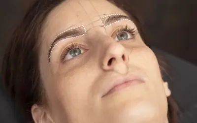 Henna pudrowa kontra tradycyjna – co daje najlepszy efekt stylizacji brwi?